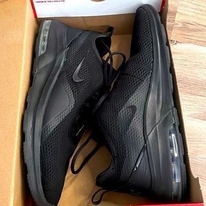 Men’s Nike air max motion 2 shoes